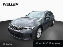 Grau Gebraucht 2024 BMW 320 Performance Kombi | 39.970 € (Fairer Preis)