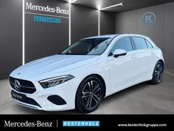 Weiß Gebraucht 2024 Mercedes A200 Progressive Limousine | 30.890 € (Fairer Preis)