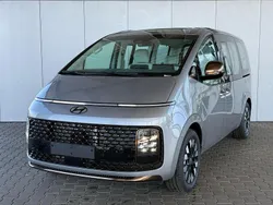 Shimmering silver metallic Neu 2025 Hyundai Staria Van | 52.880 €
