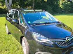 Schwarz Gebraucht 2016 Opel Zafira Tourer Van / Kleinbus | 10.800 € (Fairer Preis)