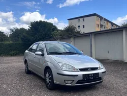 Silber Gebraucht 2001 Ford Focus Ghia Limousine | 2.650 € (Etwas zu teuer)