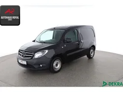 Schwarz (metallic) Gebraucht 2020 Mercedes Citan 111 Van | 16.879 € (Fairer Preis)