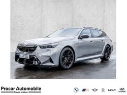 Lime rock grey metal Gebraucht 2025 BMW M5 Performance Kombi | 152.980 € (Teuer)