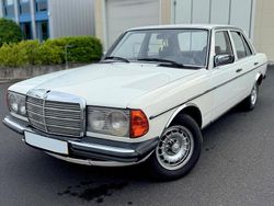 Weiß Gebraucht 1981 Mercedes 200 Limousine | 6.000 €