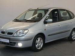 Grau Gebraucht 2002 Renault Scénic Expression Van / Kleinbus | 3.490 € (Teuer)