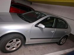 Grau Gebraucht 2002 Seat Leon Kleinwagen | 2.100 € (Teuer)