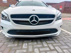 Weiß Gebraucht 2018 Mercedes CLA180 AMG line Limousine | 22.000 € (Teuer)