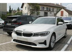 Alpinweiss uni Gebraucht 2022 BMW 320 Advantage Kombi | 24.940 € (Guter Preis)