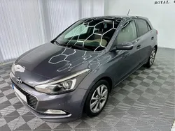 Grau Gebraucht 2015 Hyundai i20 Style Limousine | 7.300 € (Teuer)
