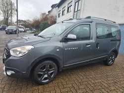 Grau Gebraucht 2017 Dacia Dokker Stepway Van / Kleinbus | 7.950 € (Superpreis)
