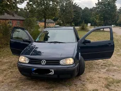 Blau Gebraucht 2002 VW Golf IV Kleinwagen | 2.500 € (Teuer)