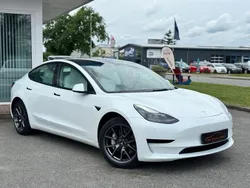 Weiß Gebraucht 2021 Tesla Model 3 Standard Range Plus Limousine | 25.975 € (Fairer Preis)