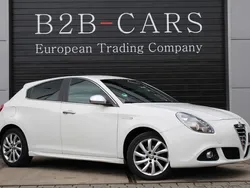 Weiß Gebraucht 2014 Alfa Romeo Giulietta Turismo Kleinwagen | 5.500 € (Teuer)