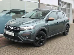 Safari grüngrau (metallic) Gebraucht 2024 Dacia Sandero Extreme Kleinwagen | 18.650 € (Fairer Preis)