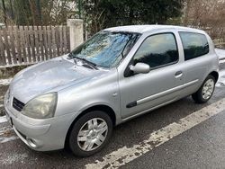 Silber Gebraucht 2005 Renault Clio II Extreme Limousine | 1.450 € (Fairer Preis)