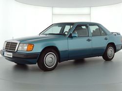 Grün Gebraucht 1991 Mercedes E230 Limousine | 9.990 €