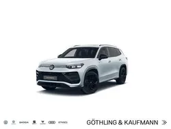 Oyster silver metallic Neu 2025 VW Tayron R-line SUV | 74.625 €