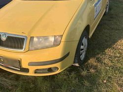 Gelb Gebraucht 2005 Skoda 105 Limousine | 1.100 €