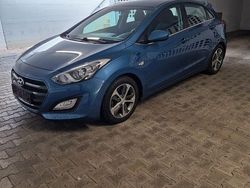 Blau Gebraucht 2015 Hyundai i30 Passion Limousine | 11.300 € (Fairer Preis)
