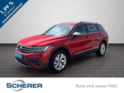 Kings red metallic (metallic) Gebraucht 2024 VW Tiguan Allspace Life SUV | 34.550 € (Fairer Preis)