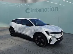 Weiß Gebraucht 2022 Renault Mégane Equilibre Limousine | 21.480 € (Etwas zu teuer)
