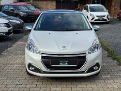 Grau Gebraucht 2018 Peugeot 208 Style Kleinwagen | 6.750 € (Fairer Preis)