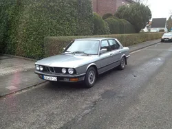 Grau Gebraucht 1987 BMW 525 Limousine | 13.500 €