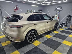 Gelb Gebraucht 2020 Porsche Cayenne SUV | 71.100 € (Etwas zu teuer)