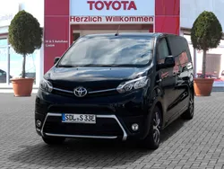 Graphitschwarz Gebraucht 2023 Toyota Proace Verso Team Kombi | 47.930 €