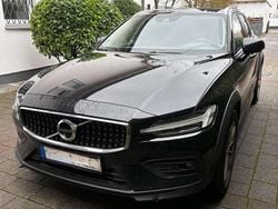 Schwarz Gebraucht 2020 Volvo V60 CC Pro Kombi | 31.000 € (Guter Preis)