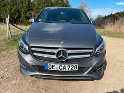 Grau Gebraucht 2014 Mercedes B180 Van / Kleinbus | 11.999 € (Fairer Preis)