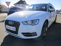 Weiß Gebraucht 2015 Audi A3 Sportback Attraction Limousine | 10.790 € (Fairer Preis)