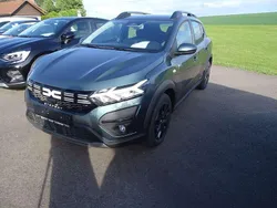 Zederngrün Neu 2025 Dacia Sandero Expression Kleinwagen | 18.400 € (Etwas zu teuer)
