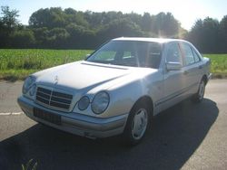 Silber Gebraucht 1997 Mercedes E200 Classic Limousine | 2.990 € (Superpreis)