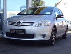 Silber Gebraucht 2011 Toyota Auris Edition Limousine | 7.900 € (Etwas zu teuer)