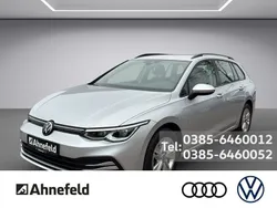 Silver metallic Gebraucht 2024 VW Golf VIII Life Kombi | 26.444 € (Fairer Preis)