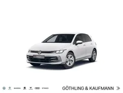 Pure white Gebraucht 2024 VW Golf VIII Life Limousine | 23.930 € (Guter Preis)