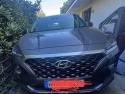 Grau Gebraucht 2019 Hyundai Santa Fe Premium SUV | 26.900 € (Fairer Preis)
