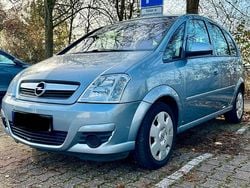 Grau Gebraucht 2006 Opel Meriva Van / Kleinbus | 2.400 € (Fairer Preis)