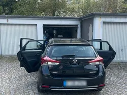 Schwarz Gebraucht 2016 Toyota Auris Comfort Limousine | 10.900 € (Fairer Preis)