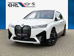 Weiß Gebraucht 2022 BMW iX Executive SUV | 63.900 € (Teuer)