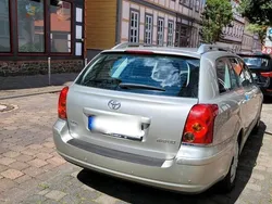 Grau Gebraucht 2005 Toyota Avensis Kombi | 2.500 € (Fairer Preis)