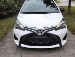 Weiß Gebraucht 2015 Toyota Yaris Basis Kleinwagen | 3.990 € (Guter Preis)