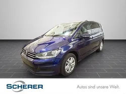 Blau Gebraucht 2024 VW Touran Comfortline Van / Kleinbus | 32.950 € (Fairer Preis)