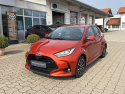 Orange Gebraucht 2022 Toyota Yaris Hybrid Comfort Limousine | 19.990 € (Fairer Preis)