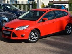 Rot Gebraucht 2013 Ford Focus Champions Edition Limousine | 4.490 € (Fairer Preis)