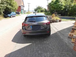 Braun Gebraucht 2017 Mazda 3 Center-Line Limousine | 11.900 € (Guter Preis)
