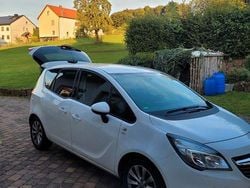 Weiß Gebraucht 2016 Opel Meriva drive Van / Kleinbus | 7.600 € (Fairer Preis)