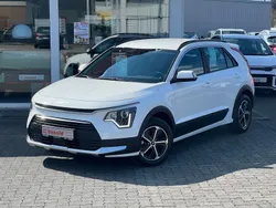 Weiß Gebraucht 2025 Kia Niro Edition 7 SUV | 29.880 € (Superpreis)