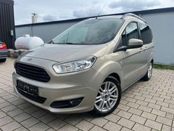 Grau Gebraucht 2015 Ford Tourneo Courier Titanium Van / Kleinbus | 6.299 € (Guter Preis)